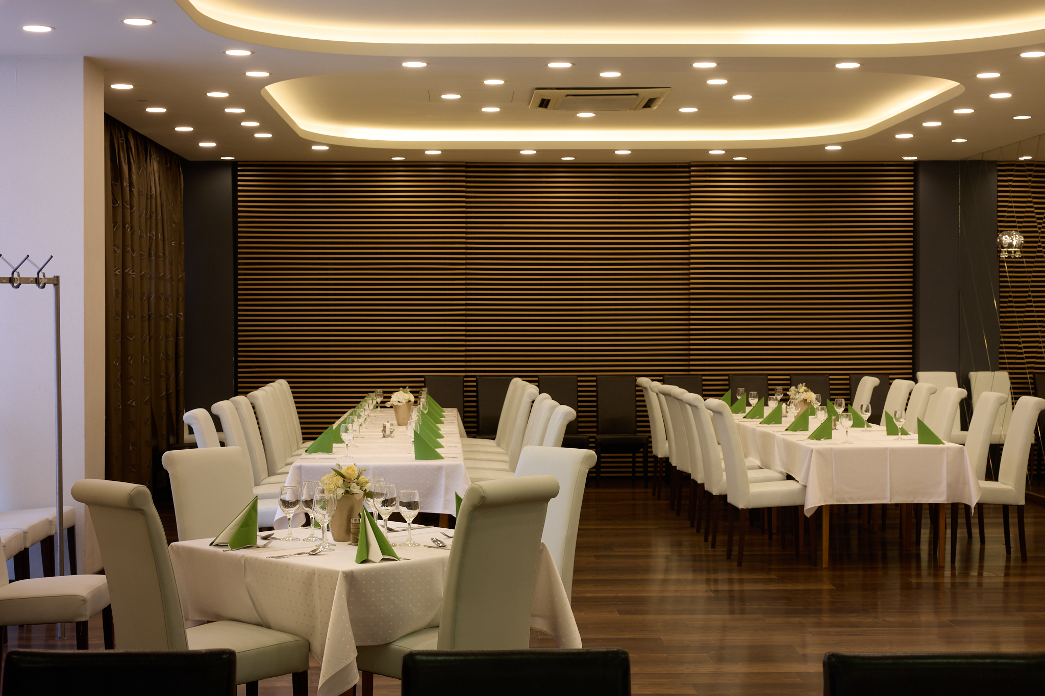 Laterum Restaurant, Bar